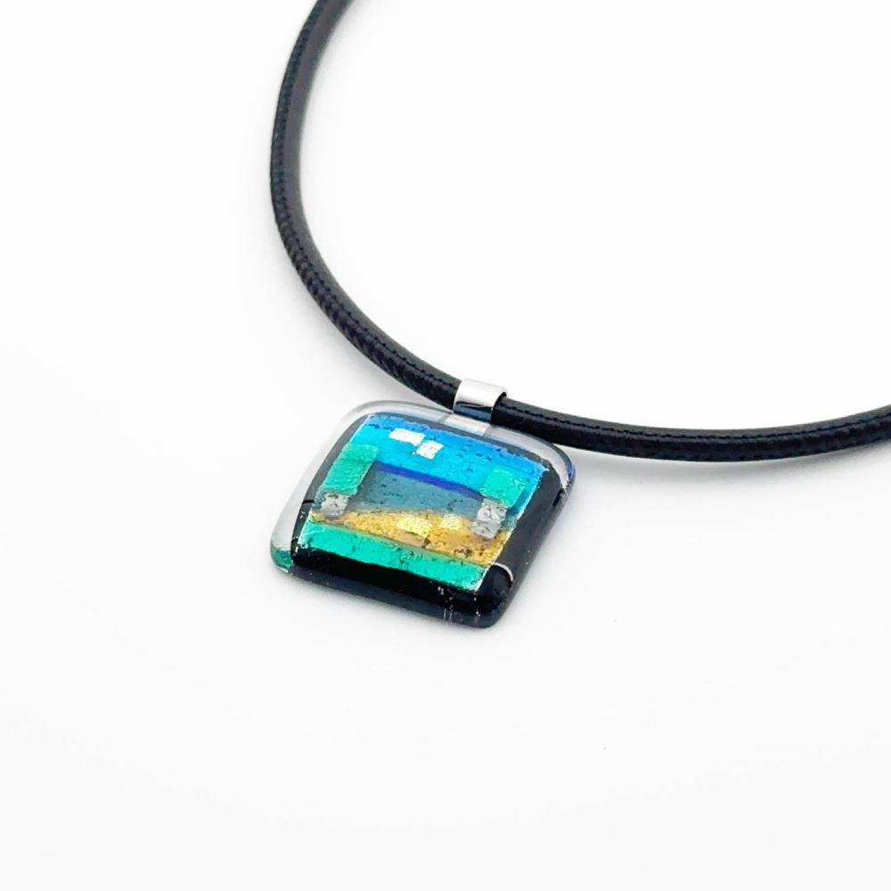 Dahlia Kette+Anhänger Glasschmuck Leder eckig